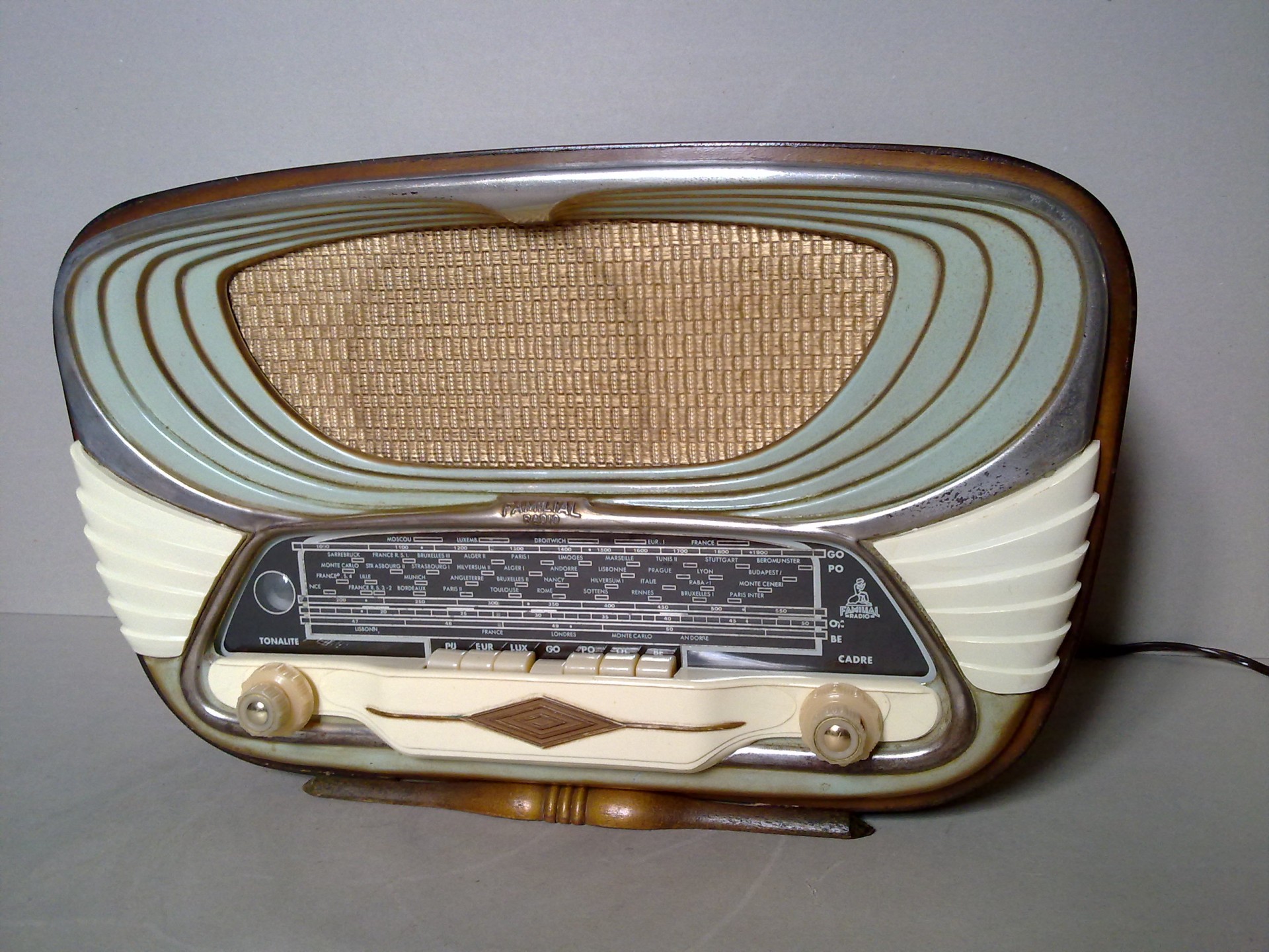 Familial Radio Stormy 640 1953