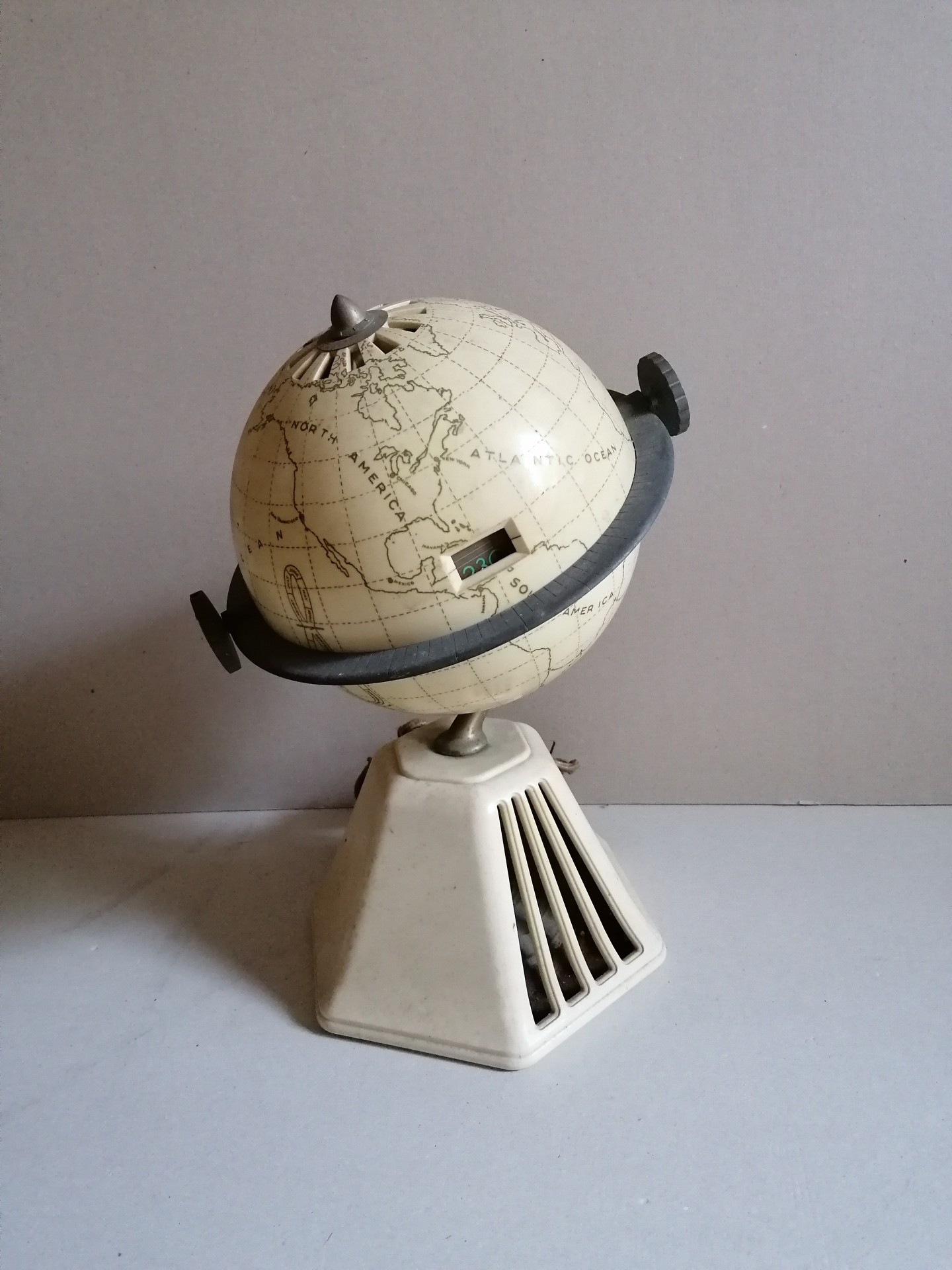 NEW WORLD GLOBE 700AC  1933